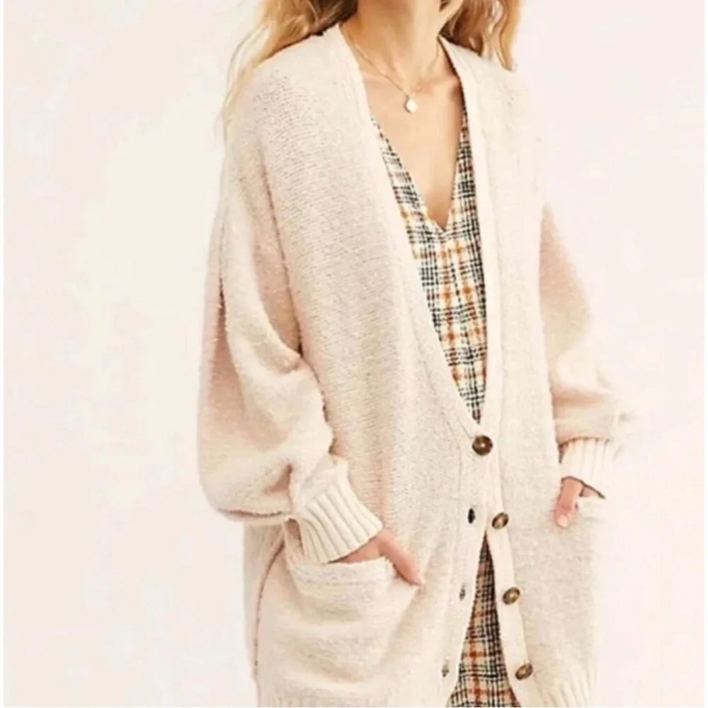Free People NWOT Snow Drop‎ Slouchy Cardigan Cream Ivory Color Size Medium